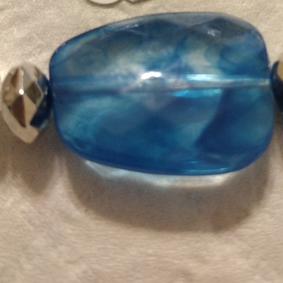 Artemis's Gems custom-made beaded bracelet with large blue gem - Picture 4 of 4